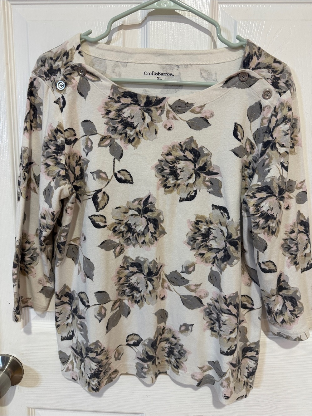 Croft & Barrow Cream Floral Long Sleeve Top with Button-Shoulder Detail Size XL